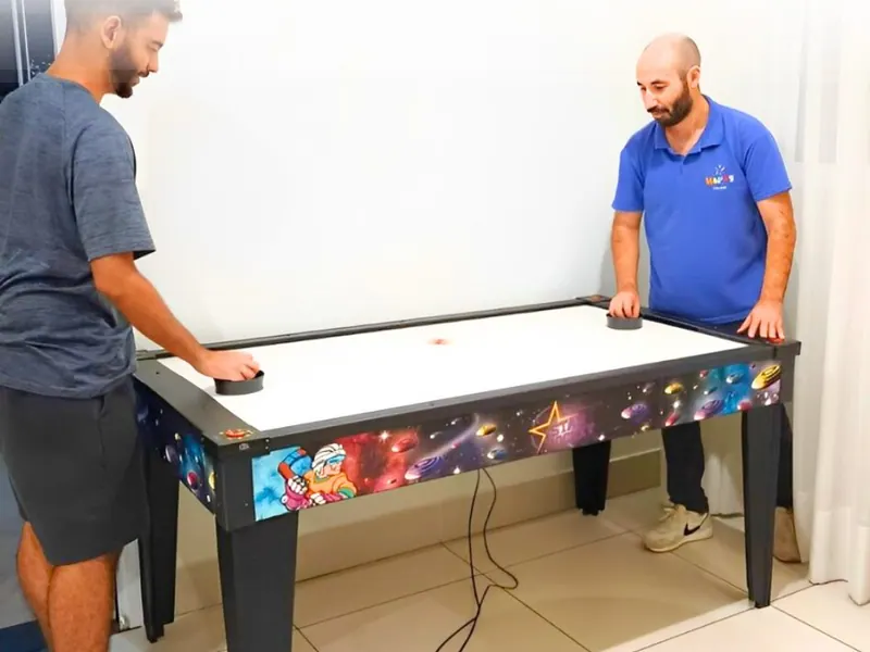 Mesa de air hockey Air Game Pro montada para evento
